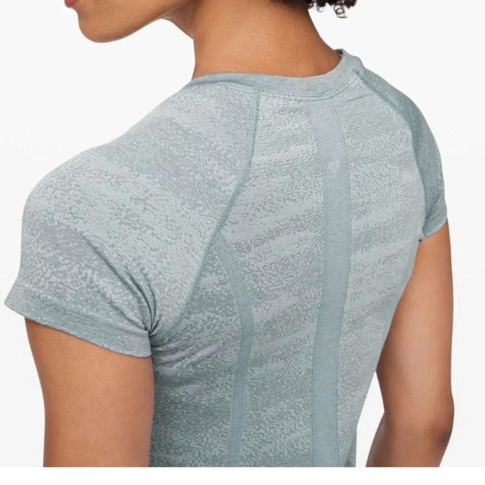lululemon athletica Women's Short Sleeve Tee in Light Gray